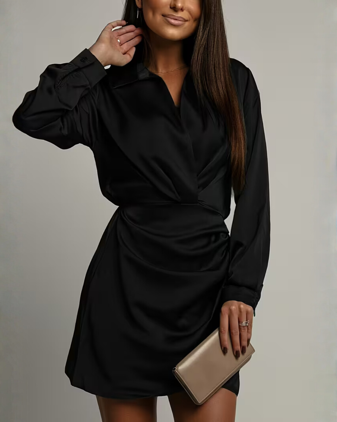 Vestido mini manga longa com detalhe cruzado e colarinho, corte regular feminino