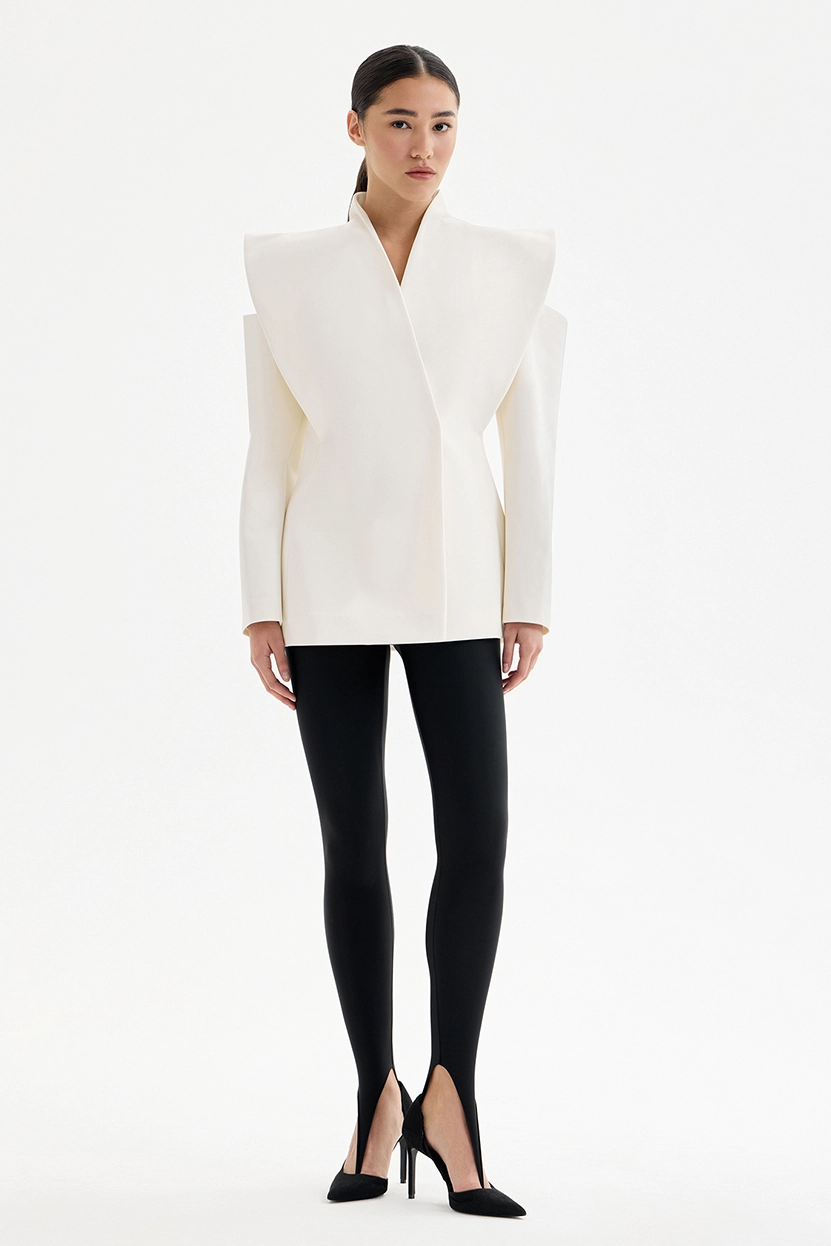 Blazer feminino ombros estruturados corte ajustado manga comprida