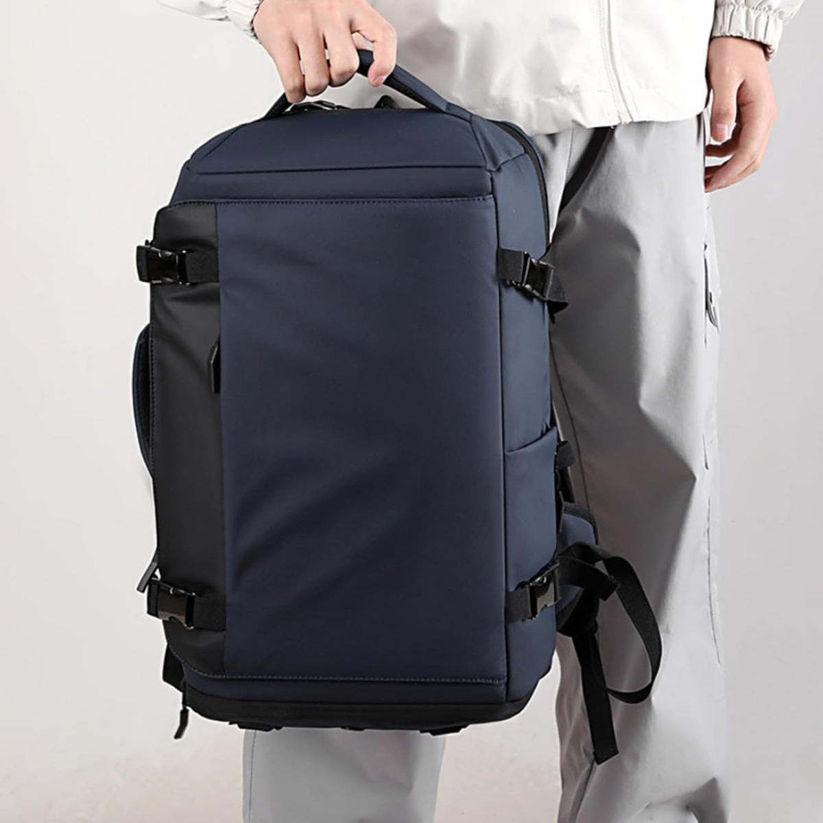 Mochila para laptop 15" impermeável com abertura lateral 270° e porta USB-C integrada