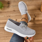 Sapatos ortopédicos slip-on acolchoados com suporte no médio-pé e sola antiderrapante