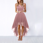 Vestido feminino sem mangas versátil em tecido fluido e suave