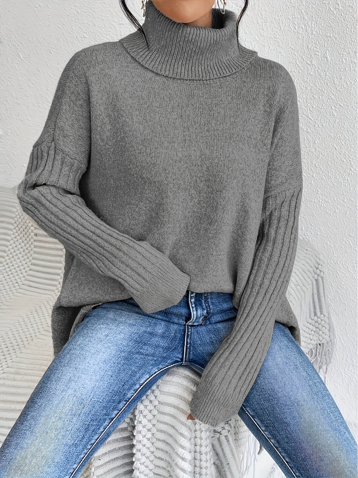 Camisola tricot mulher gola alta com drapeado assimétrico em malha macia