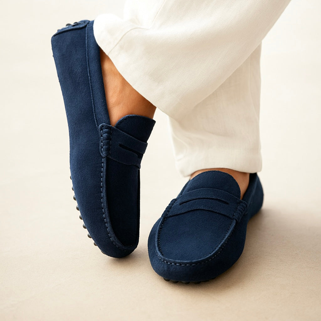 Mocassins camurça slip-on em couro com costuras artesanais