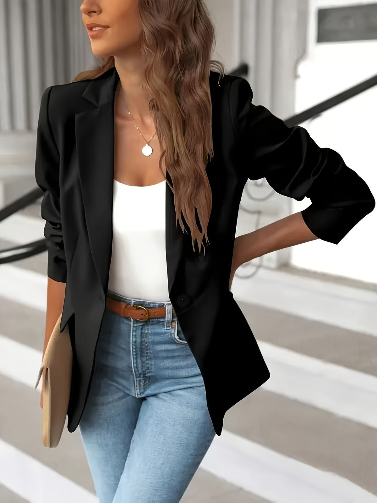 Blazer feminino casual estruturado silhueta talhada disponível em várias cores