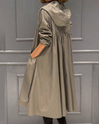 Casaco trench coat feminino ajustado com fechos de correr e pregas estruturadas