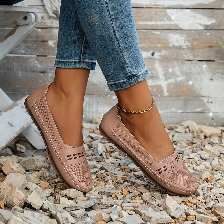 Mulheres loafers slip on perfurados confortáveis em cores neutras