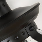 Lanterna de parede exterior LED com braço curvo e globo de vidro semeado, acabamento preto mate