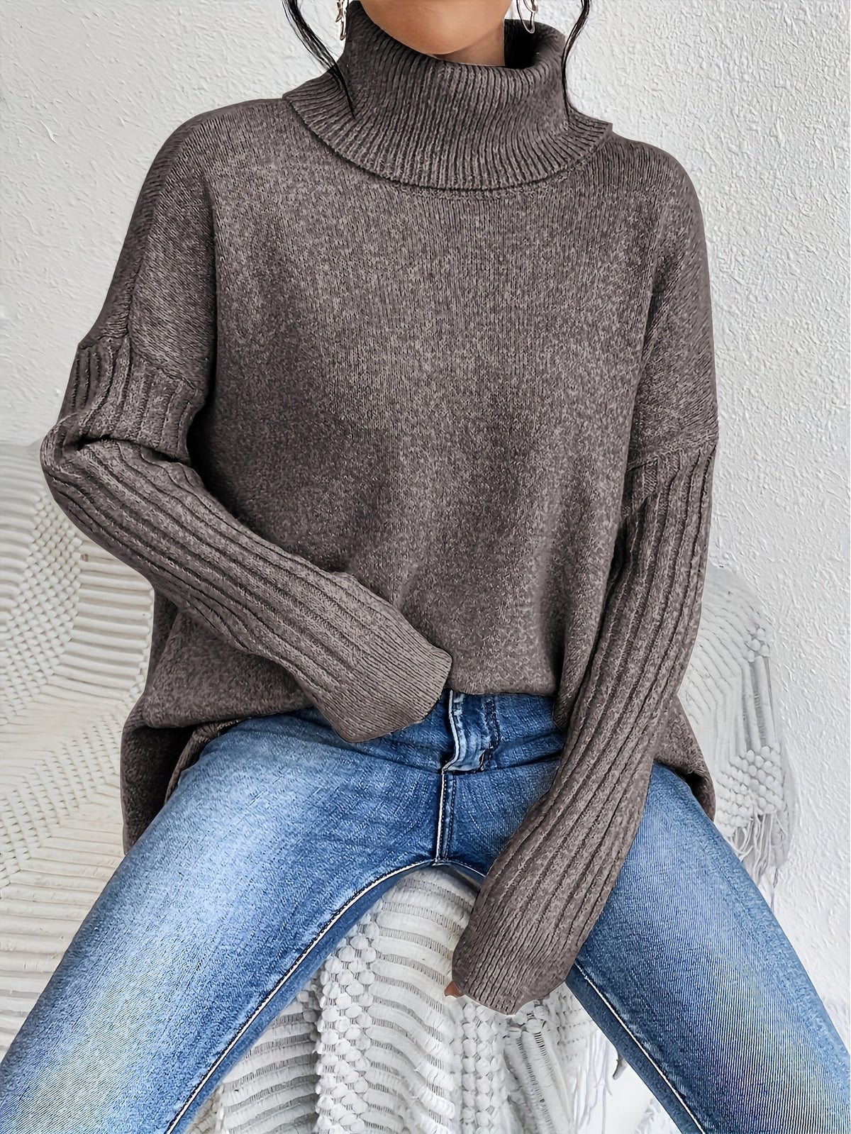 Camisola tricot mulher gola alta com drapeado assimétrico em malha macia