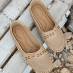Mulheres loafers slip on perfurados confortáveis em cores neutras