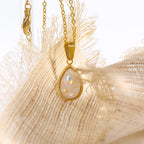 Colar pingente opala natural 18K em forma de gota, ouro minimalista elegante