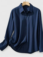 Blusa feminina de cetim com botões manga comprida silhueta fluida