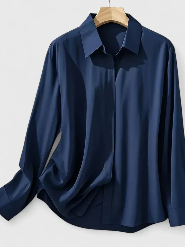 Blusa feminina de cetim com botões manga comprida silhueta fluida