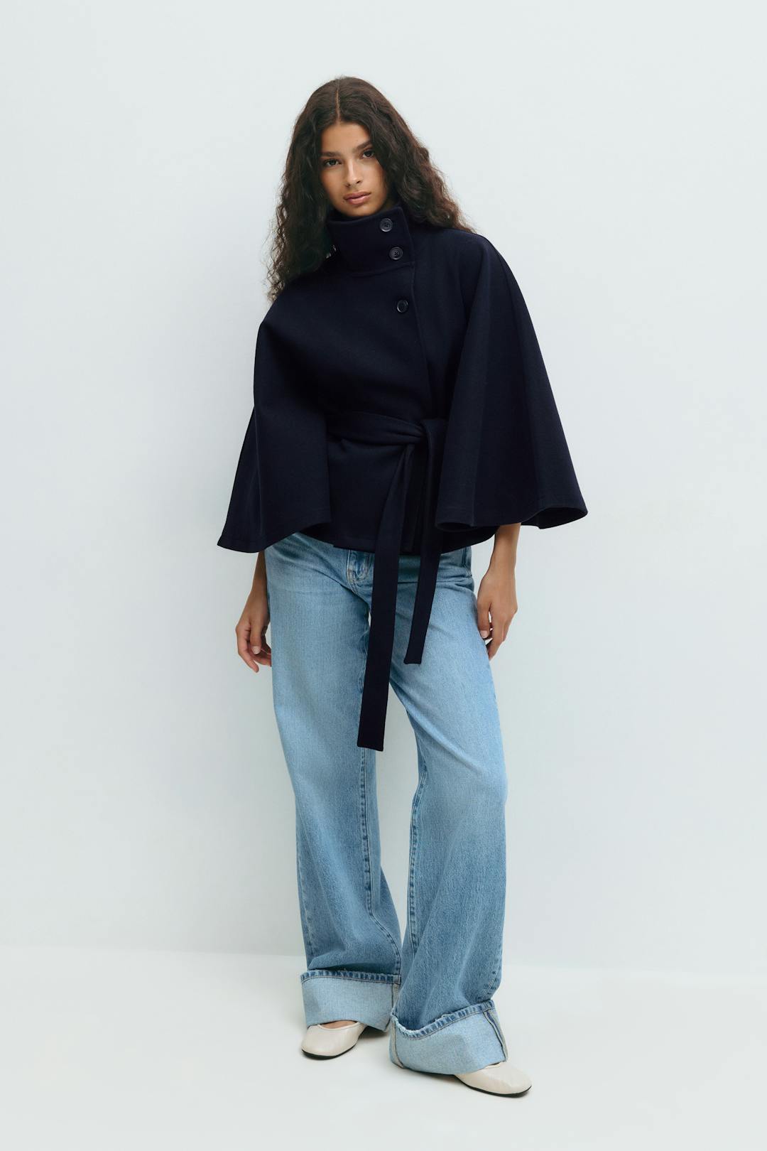 Casaco capa mulher gola alta cinto laço inverno corte regular