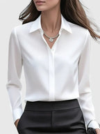 Blusa feminina de cetim com botões manga comprida silhueta fluida