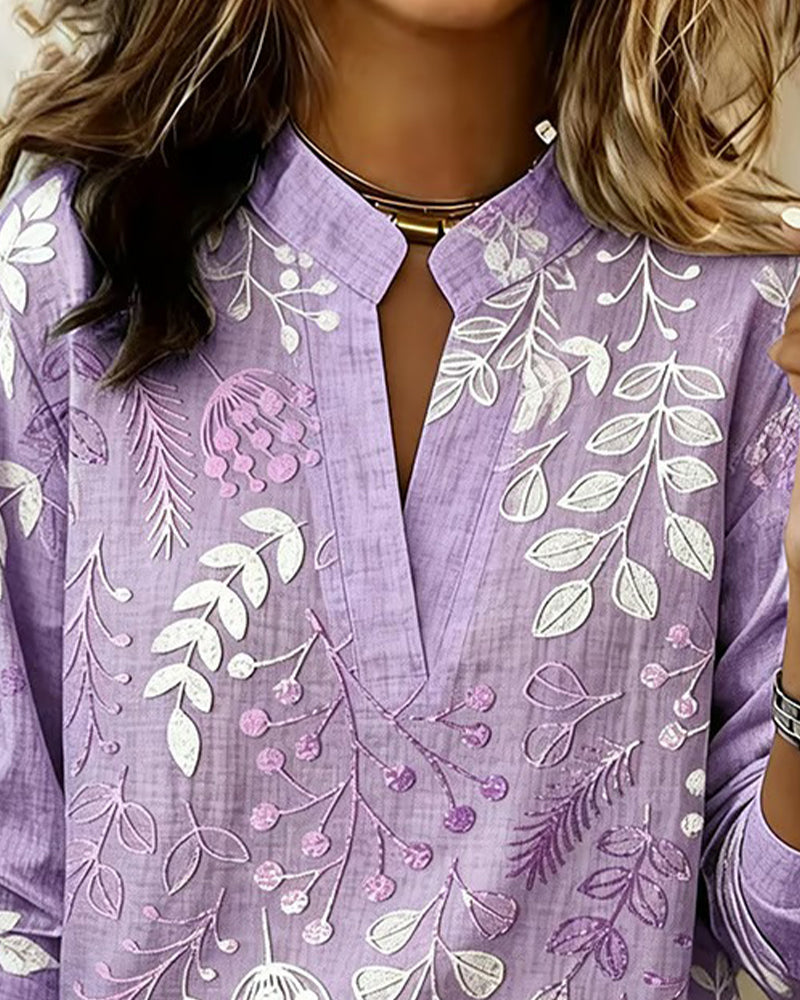 Blusa feminina floral com decote em V, tecido leve e estampa pastel