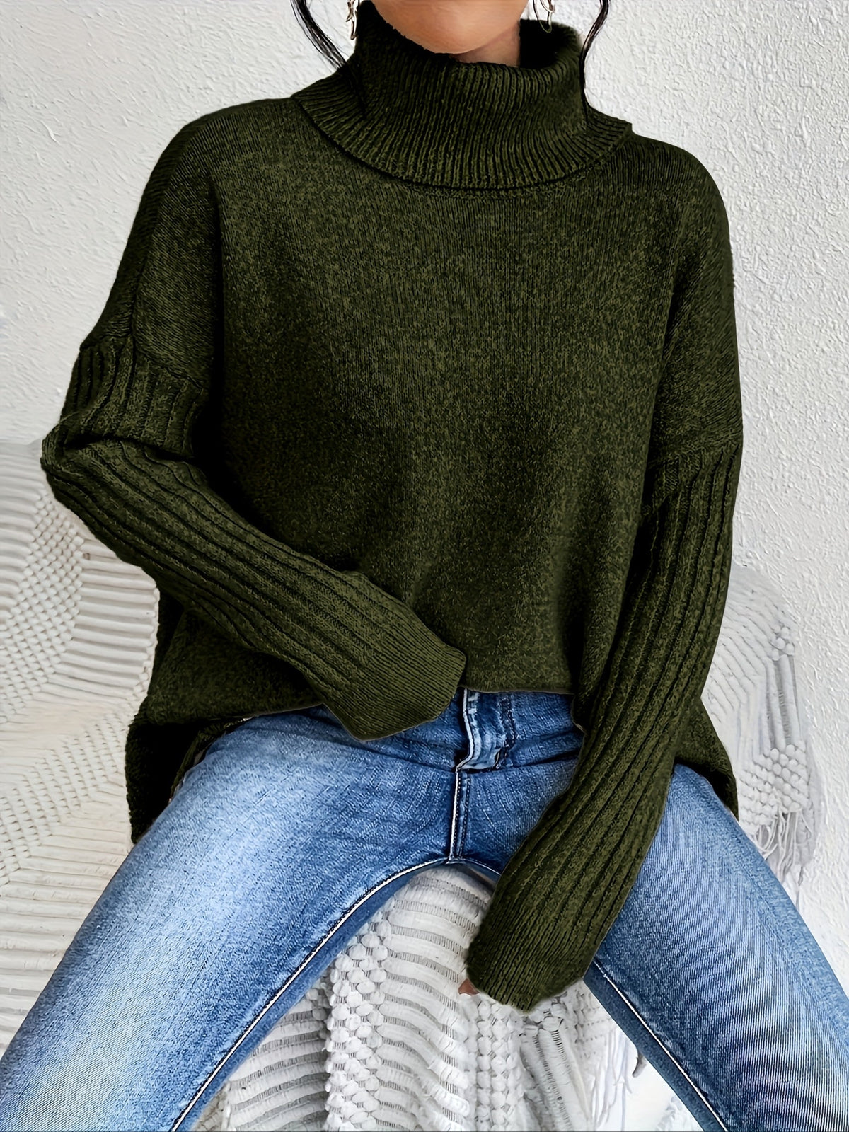 Camisola tricot mulher gola alta com drapeado assimétrico em malha macia