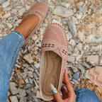 Mulheres loafers slip on perfurados confortáveis em cores neutras