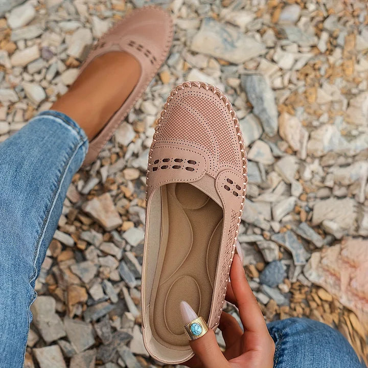Mulheres loafers slip on perfurados confortáveis em cores neutras