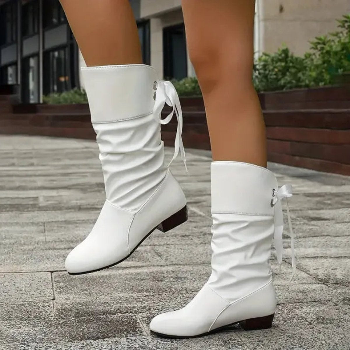 Botins femininos salto bloco com cadarço decorativo e cano slouchy