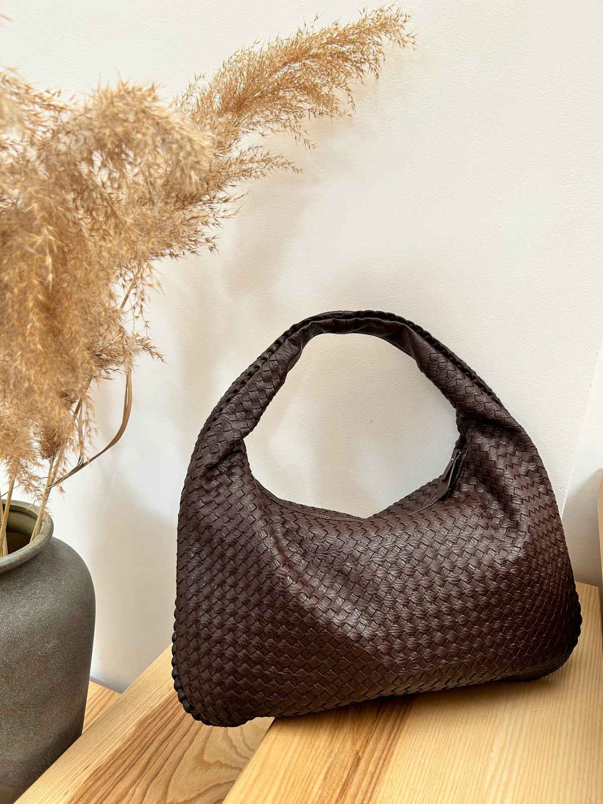 Tote bag mulher espaçosa com alças resistentes e compartimentos organizados