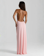 Vestido maxi halter costas abertas com fenda lateral e silhueta drapejada