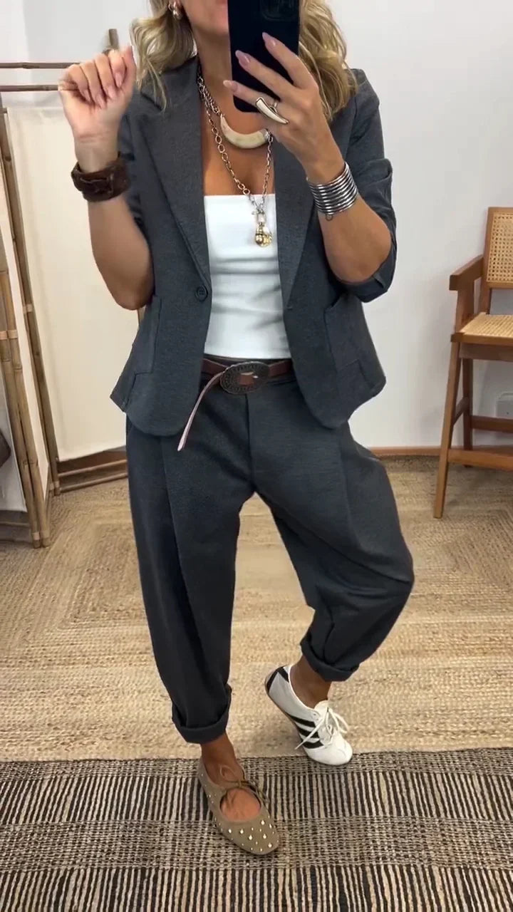 Conjunto feminino de blazer e calça slim, look executivo com botão único e bolsos