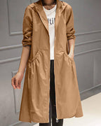 Casaco trench coat feminino ajustado com fechos de correr e pregas estruturadas