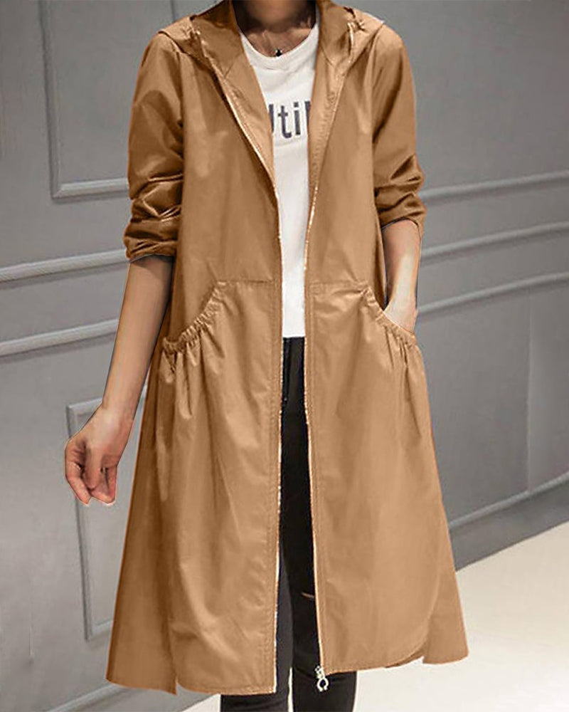 Casaco trench coat feminino ajustado com fechos de correr e pregas estruturadas