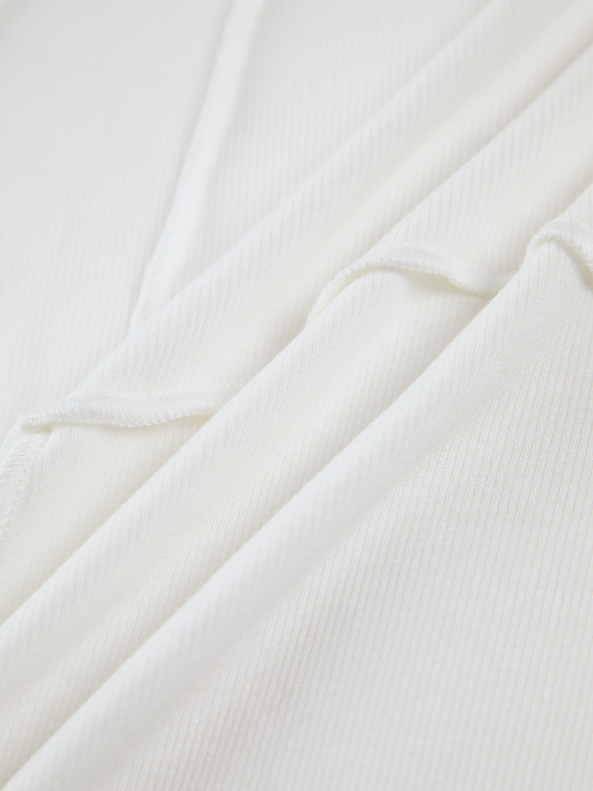 Camisola canelada slim fit mulher com detalhes de costuras valorizadores