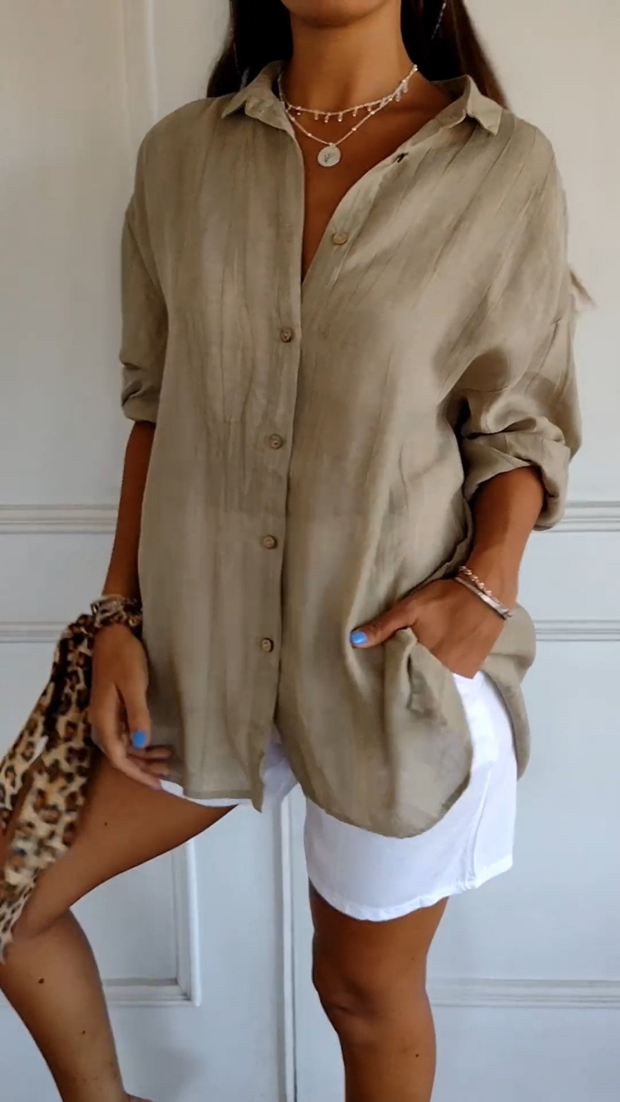 Camisa feminina linho oversized com botões e colarinho clássico
