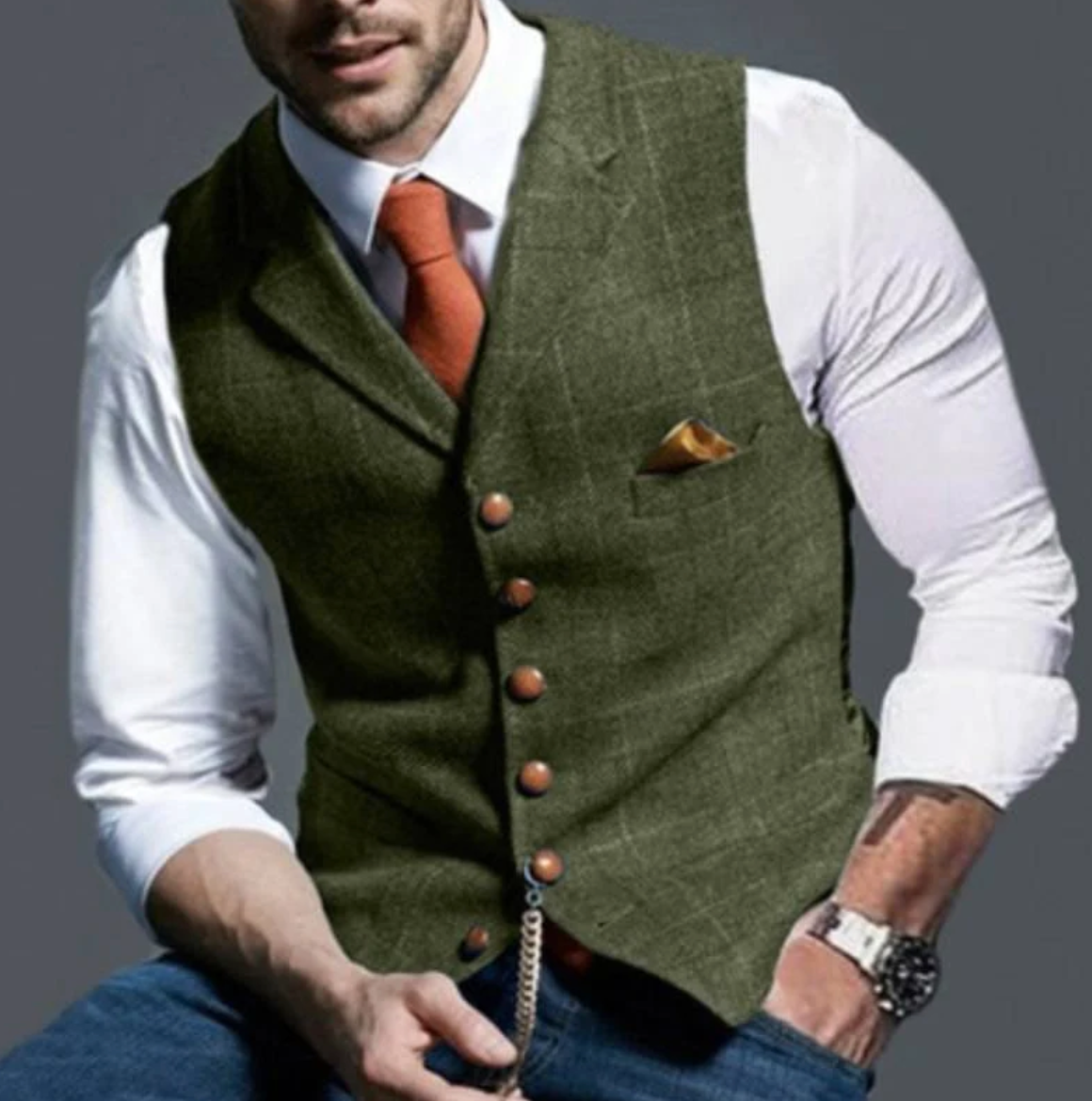Colete slim fit masculino com gola lapela entalhada e fechamento por botões