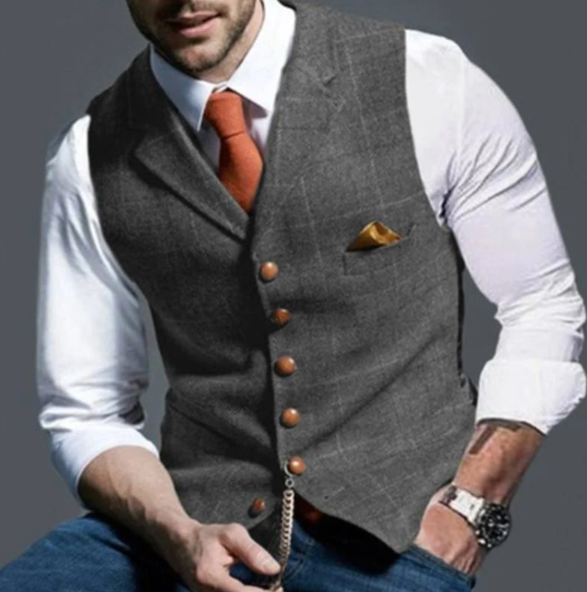 Colete slim fit masculino com gola lapela entalhada e fechamento por botões