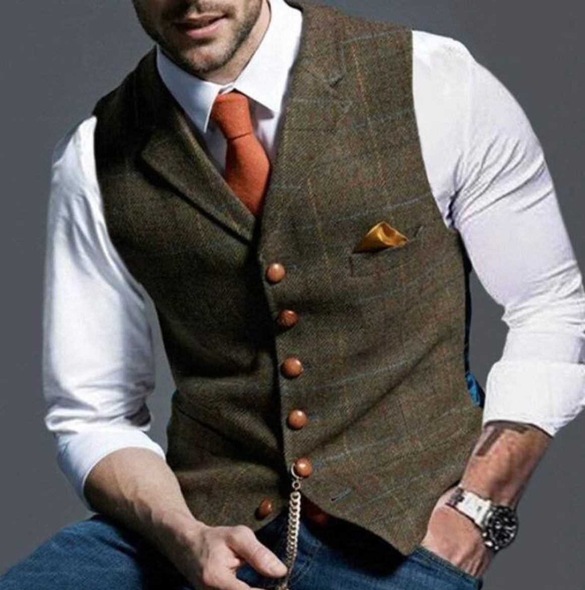 Colete slim fit masculino com gola lapela entalhada e fechamento por botões