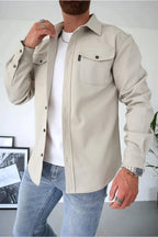 Camisa masculina manga longa com botões e bolsos no peito