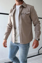 Camisa masculina manga longa com botões e bolsos no peito
