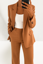 Conjunto feminino blazer e calça social corte clássico moderno