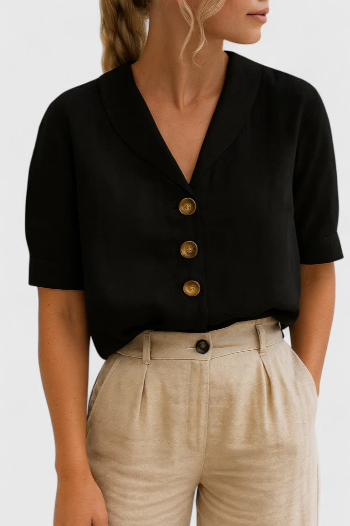 Blusa feminina decote V com botões contrastantes e manga curta corte reto