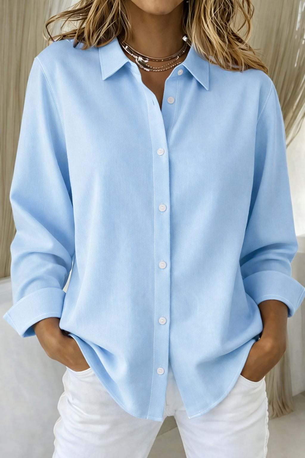 Camisa feminina minimalista folgada com botões disponível em vários tamanhos