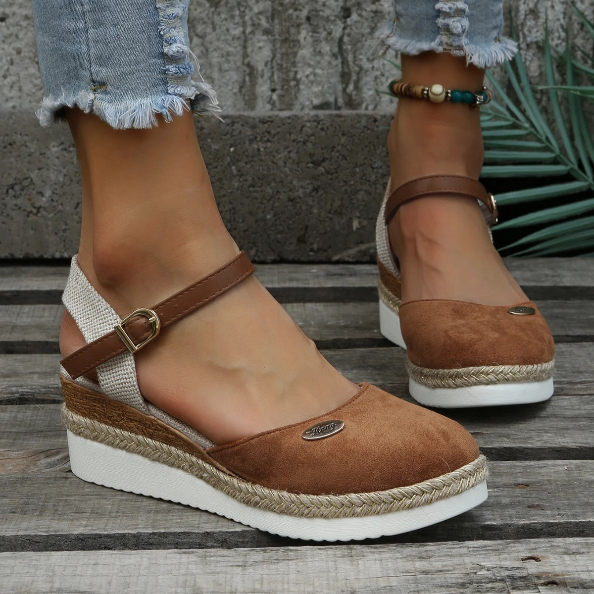Sandálias espadrille anabela bico fechado slingback femininas com fivela ajustável