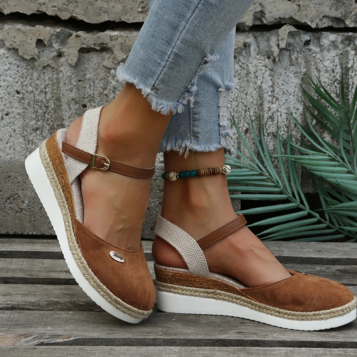 Sandálias espadrille anabela bico fechado slingback femininas com fivela ajustável