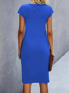 Vestido midi feminino gola redonda silhueta ajustada disponível em várias cores