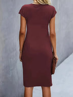 Vestido midi feminino gola redonda silhueta ajustada disponível em várias cores