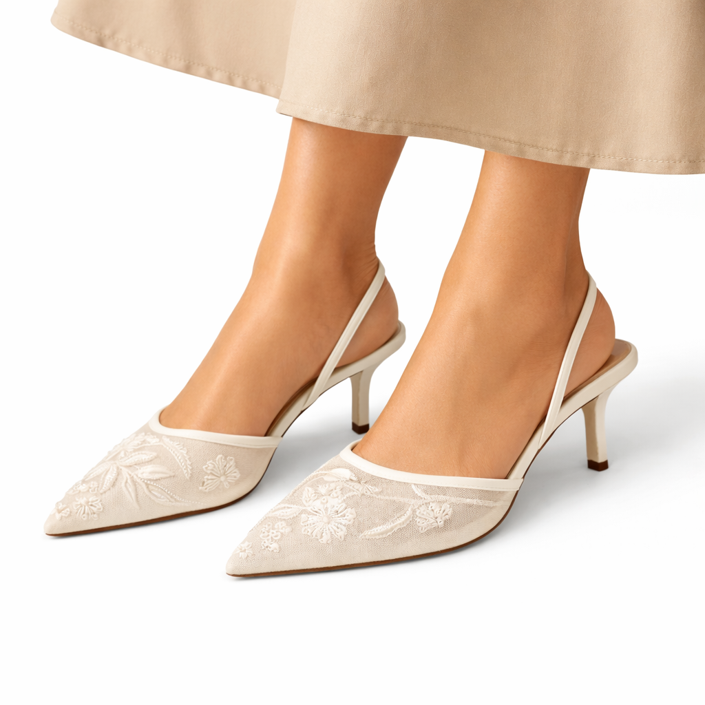 Scarpin mule feminino bordado floral bico fino salto slim