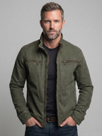 Casaco field jacket vintage verde olive com bolsos funcionais e silhueta relaxada