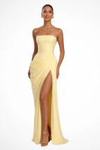 Vestido maxi feminino tomara que caia franzido com fenda lateral alta