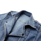 Jaqueta jeans cropped moto feminina com zíper assimétrico e cinto