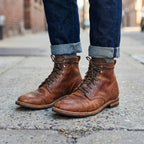 Botas cano curto masculinas marrons com cadarço bico arredondado e salto baixo empilhado
