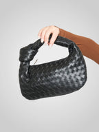 Mini bolsa eco couro trançado com alça de nó e fecho zip