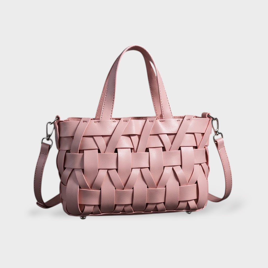 Bolsa feminina trançada com fecho de cordão e alça transversal
