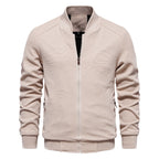 Bomber jacket masculino com fecho de correr e detalhes acolchoados nos ombros